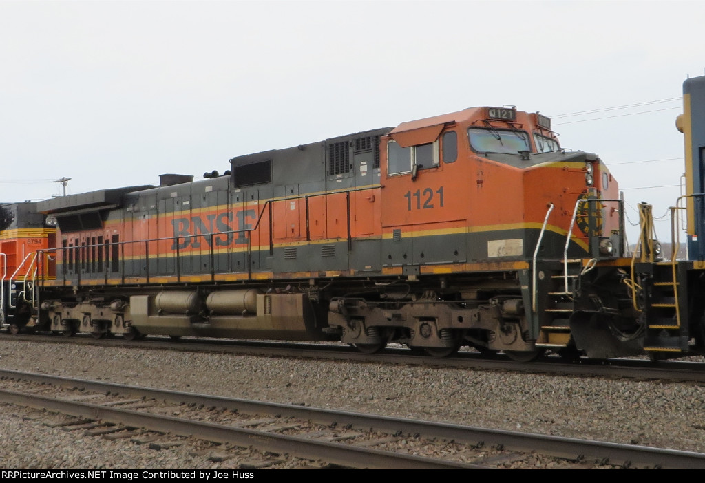 BNSF 1121